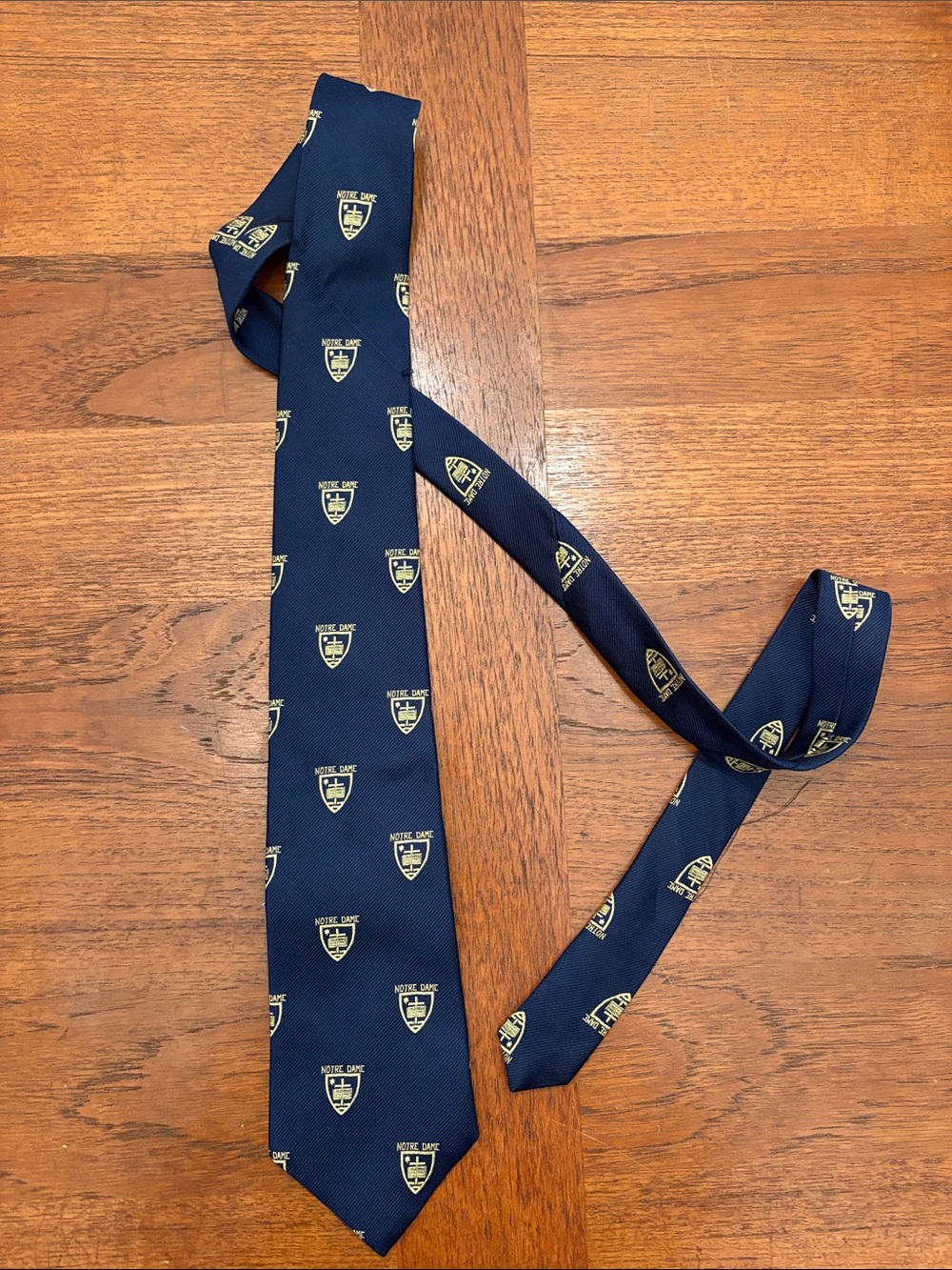 VINTAGE Notre Dame Navy BOOKSTORE Tie w Gold Crest Fighting Irish, go Irish